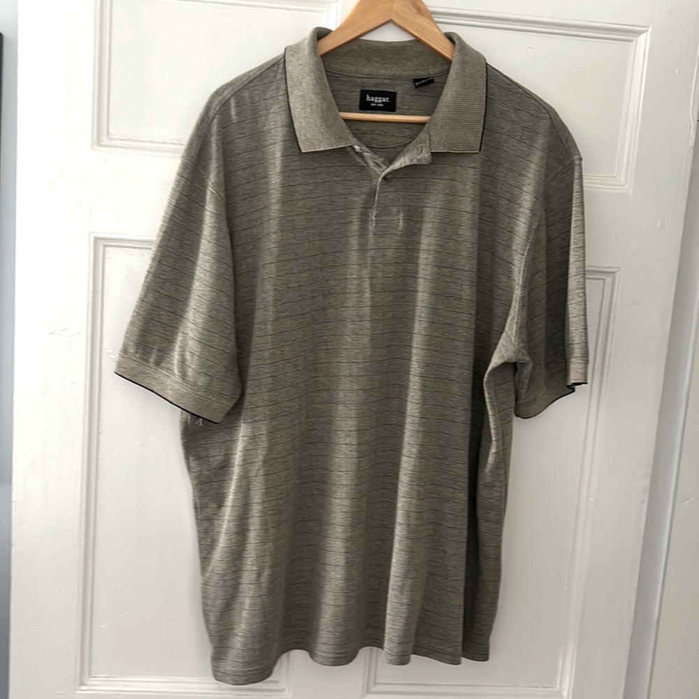 Hagger men’s short sleeve polo shirt. Size XL colour is gray/green.
